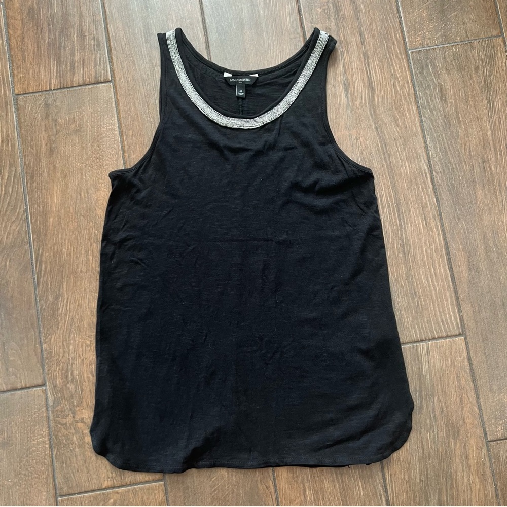 Black Sleeveless Banana Republic Top with Silver Collar size M
